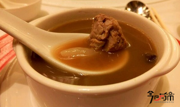 土茯苓排骨汤与土茯苓图片